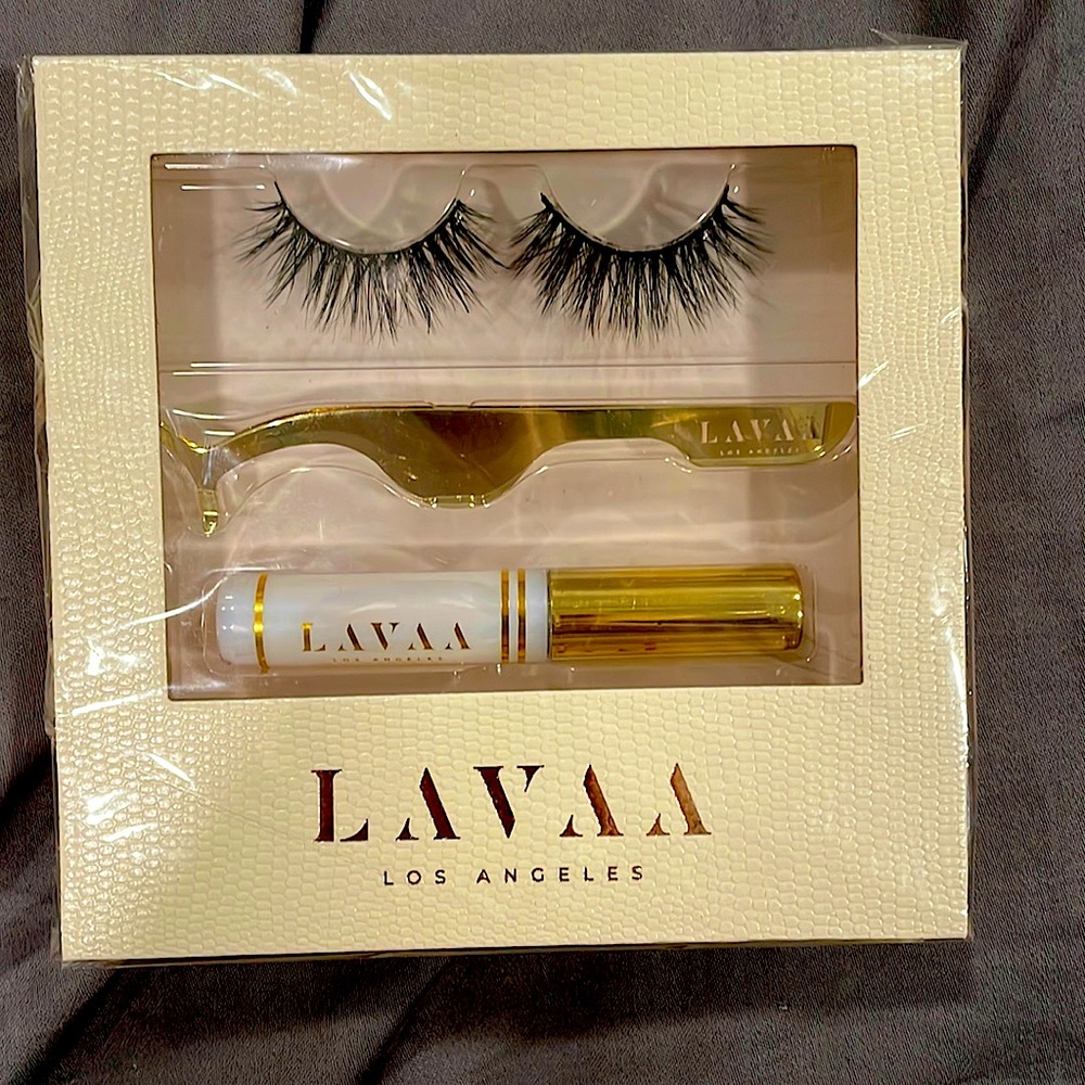 Lavaa Los Angeles Flirty Lash Set , brand new , never opened